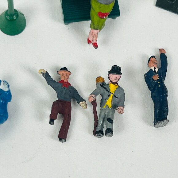 Vintage Miniature 10 Piece Painted Lead Figures People Bench & Accessories - Picture 4 of 6